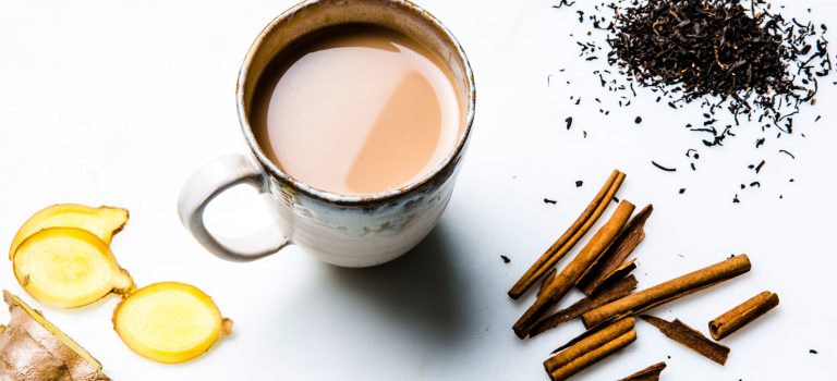 Hjemmelavet chailatte på mandelmælk Hjemmelavet chailatte på mandelmælk